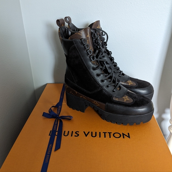LOUIS VUITTON Suede Calfskin Monogram Laureate Platform Desert Boots - Picture 3 of 7